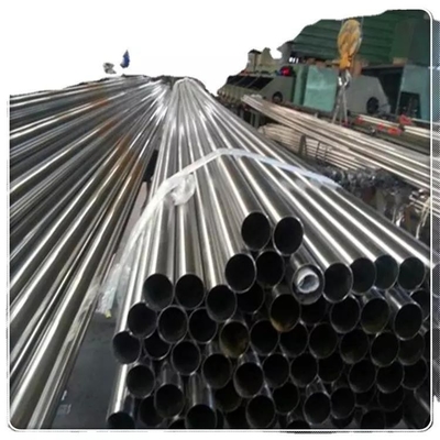 Un bon prix. tuyau rond d'acier inoxydable soudé par longueur de 6000mm 5800mm pour l'industrie chimique en ligne
