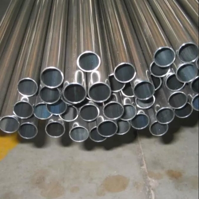 Les tubes et tuyaux sans soudure, en acier des BS 1387 ASTM A53 ont galvanisé le carbone pour le transport de canalisation