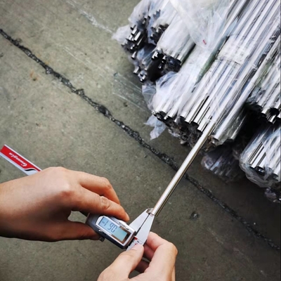 Un bon prix. 201 tuyaux d'acier inoxydables sans couture de tuyaux d'acier inoxydables autour du tuyau 316L 410 laminé à froid par 420 en acier du tube ASTM 304 en ligne